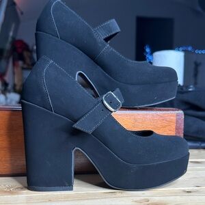 Report women’s shoes velvet black Sz 7